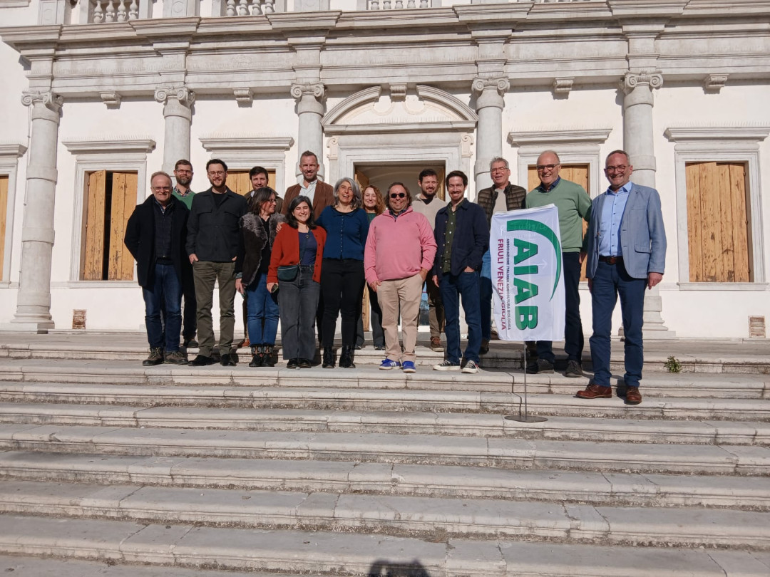 ZDEKS na mednarodnem strokovnem dogodku VITIBIO 2025 v Villi Manin (Italija)