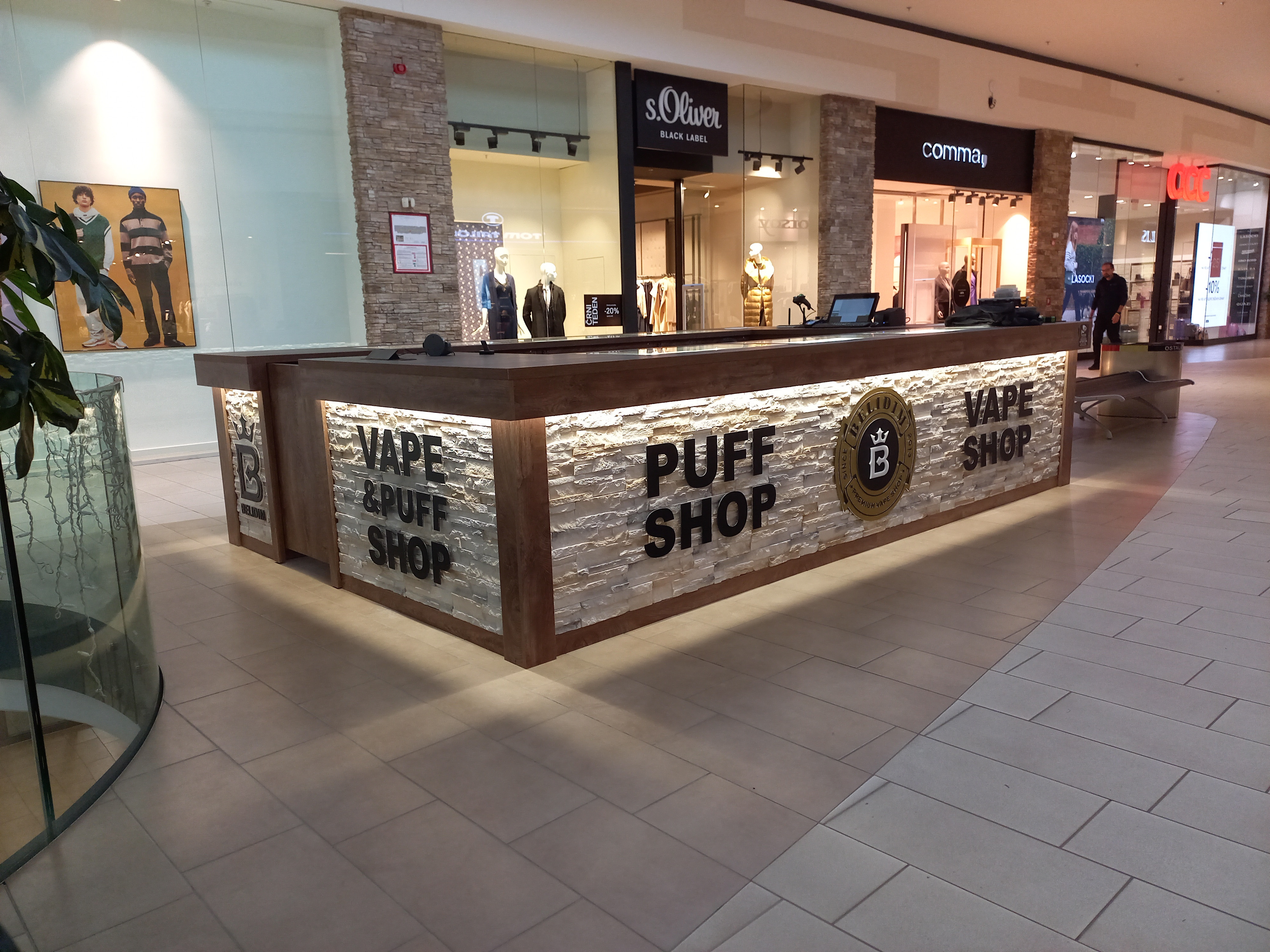 3D črke z distanco in logo