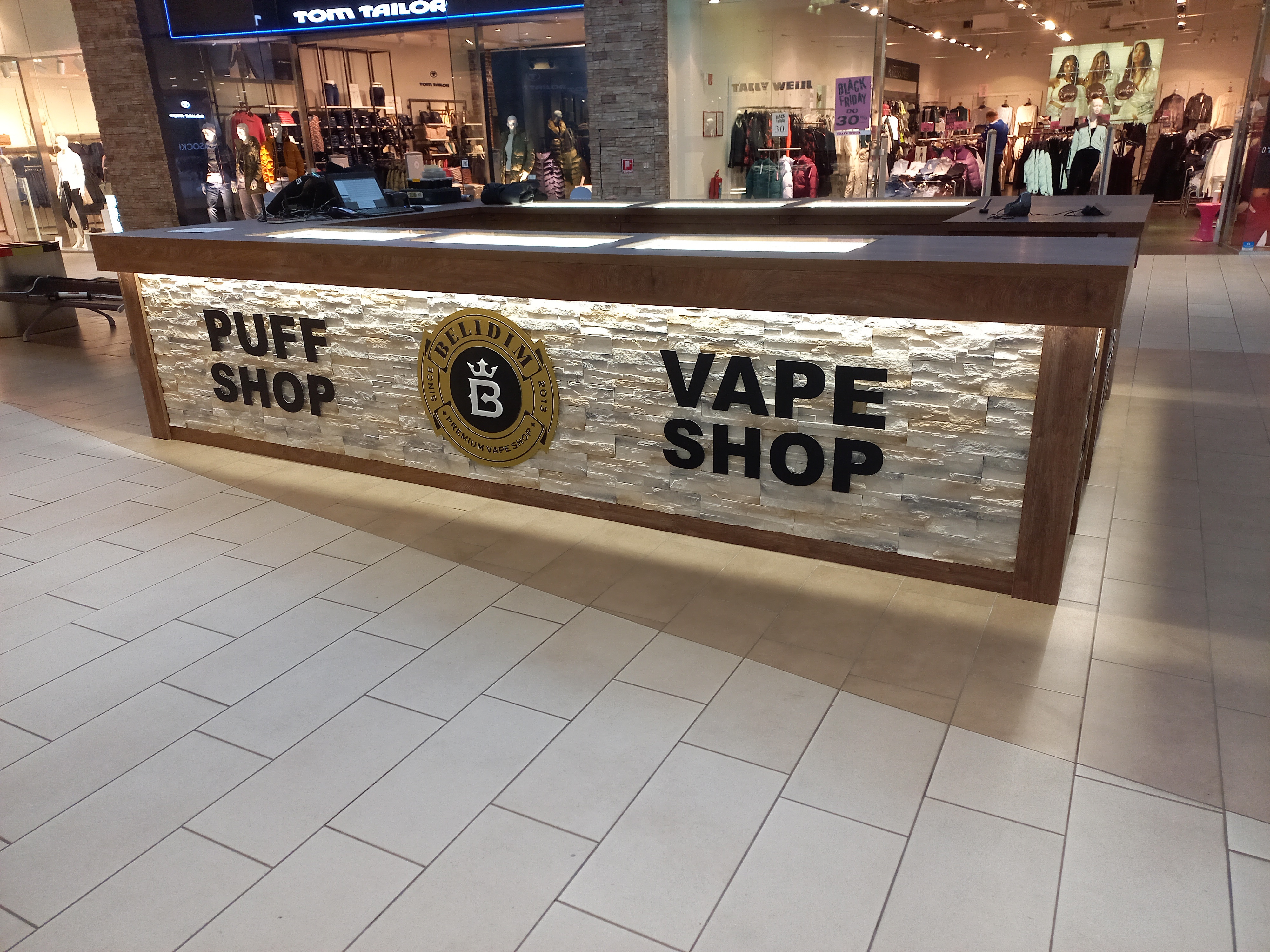 3D črke z distanco in logo