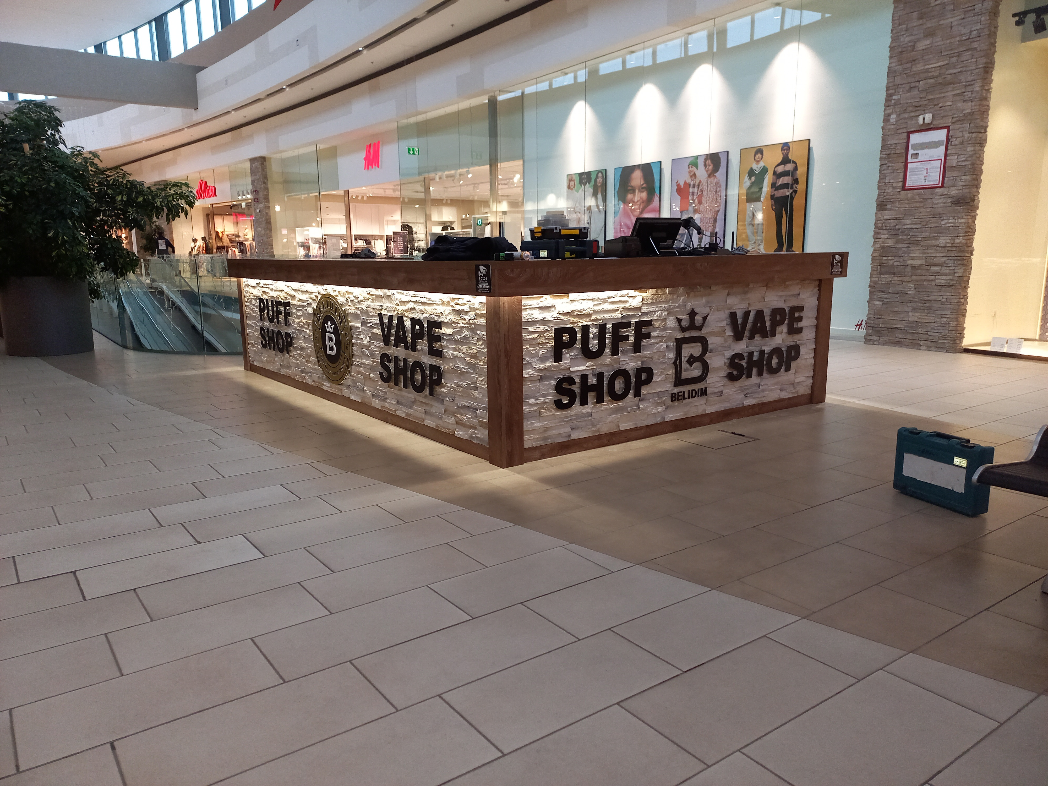 3D črke z distanco in logo