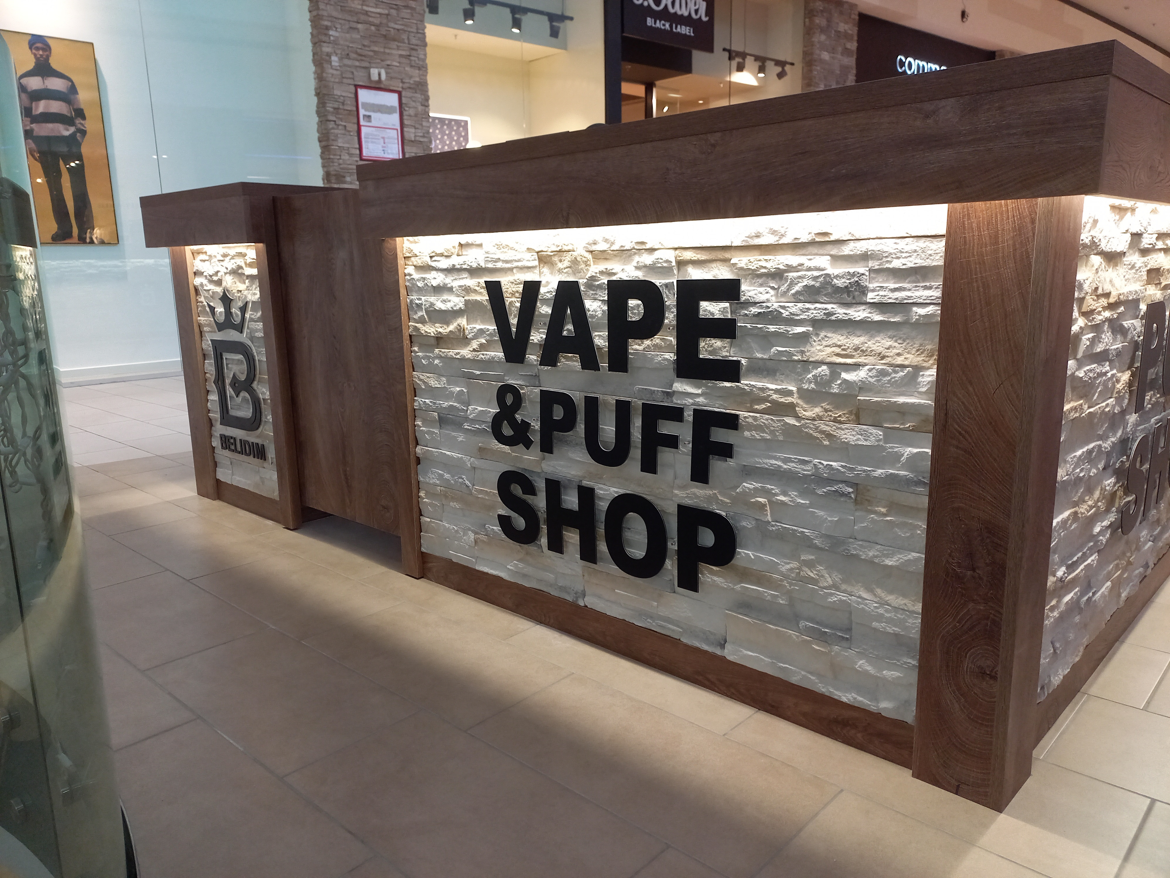 3D črke z distanco in logo