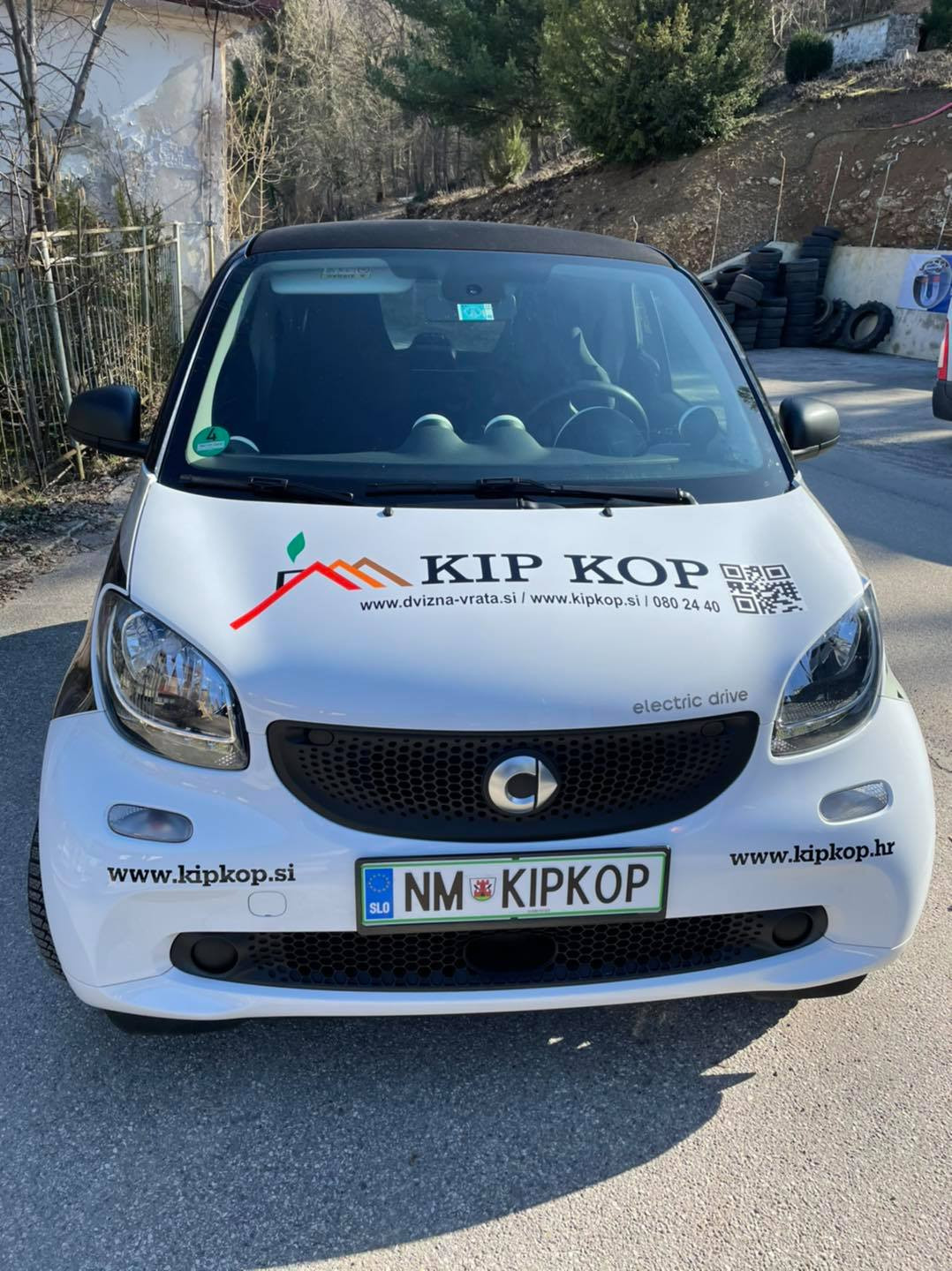 Električni smart z novo podobo podjetja KIP KOP