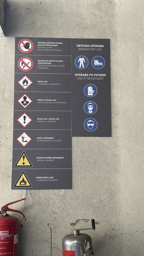 Mesh napis Trimo z LED osvetlitvijo