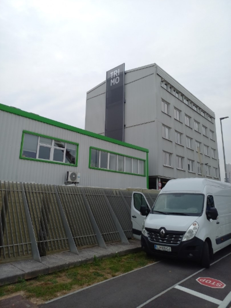 Mesh napis Trimo z LED osvetlitvijo