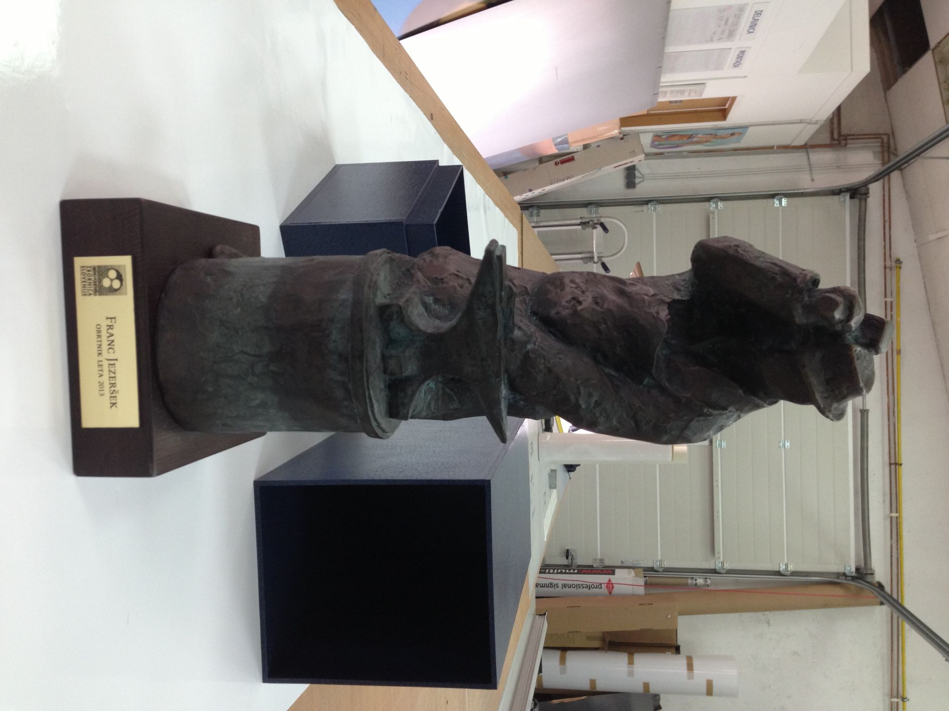 Štampiljke, plakate, priponke