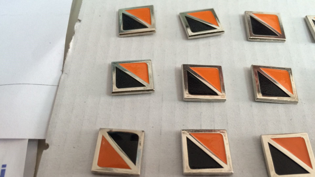 Štampiljke, plakate, priponke