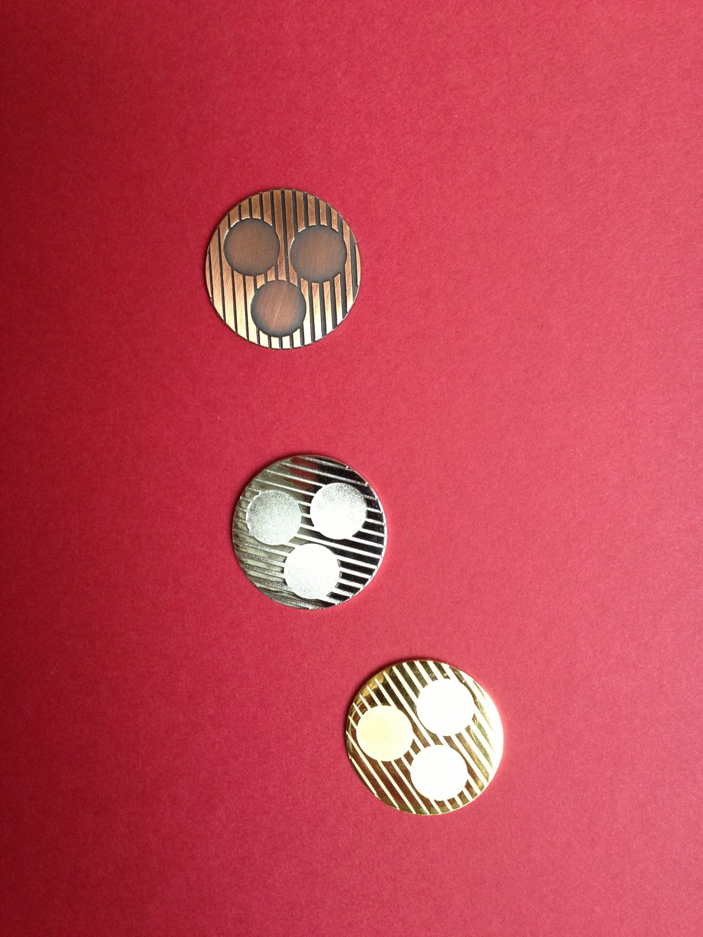 Štampiljke, plakate, priponke