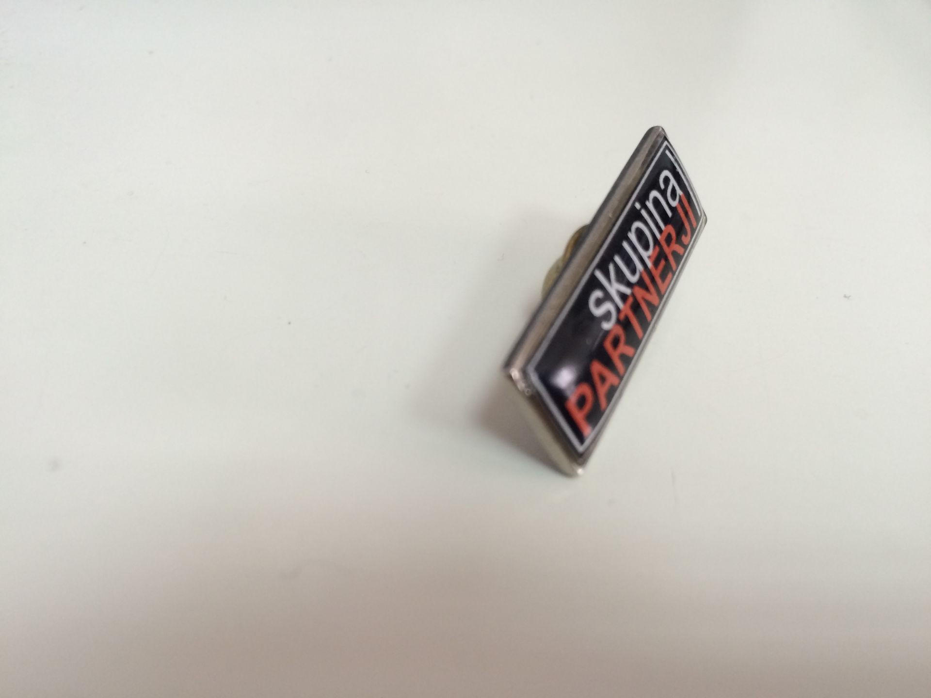 Štampiljke, plakate, priponke