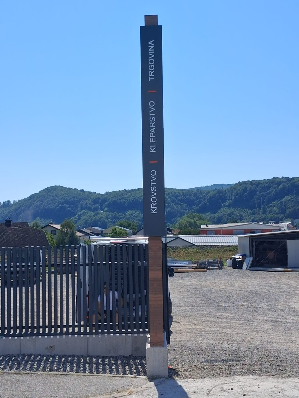 Svetlobni totem s 3D napisi TAIK