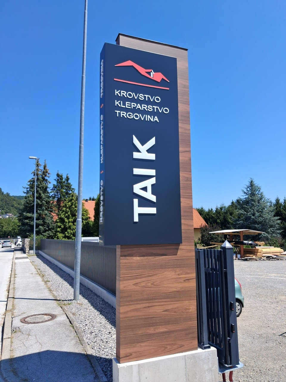 Svetlobni totem s 3D napisi TAIK