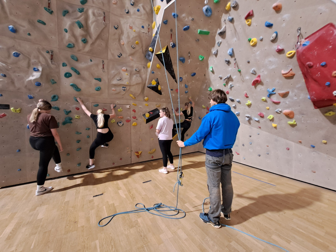 297 mladih vključenih v športne aktivnosti