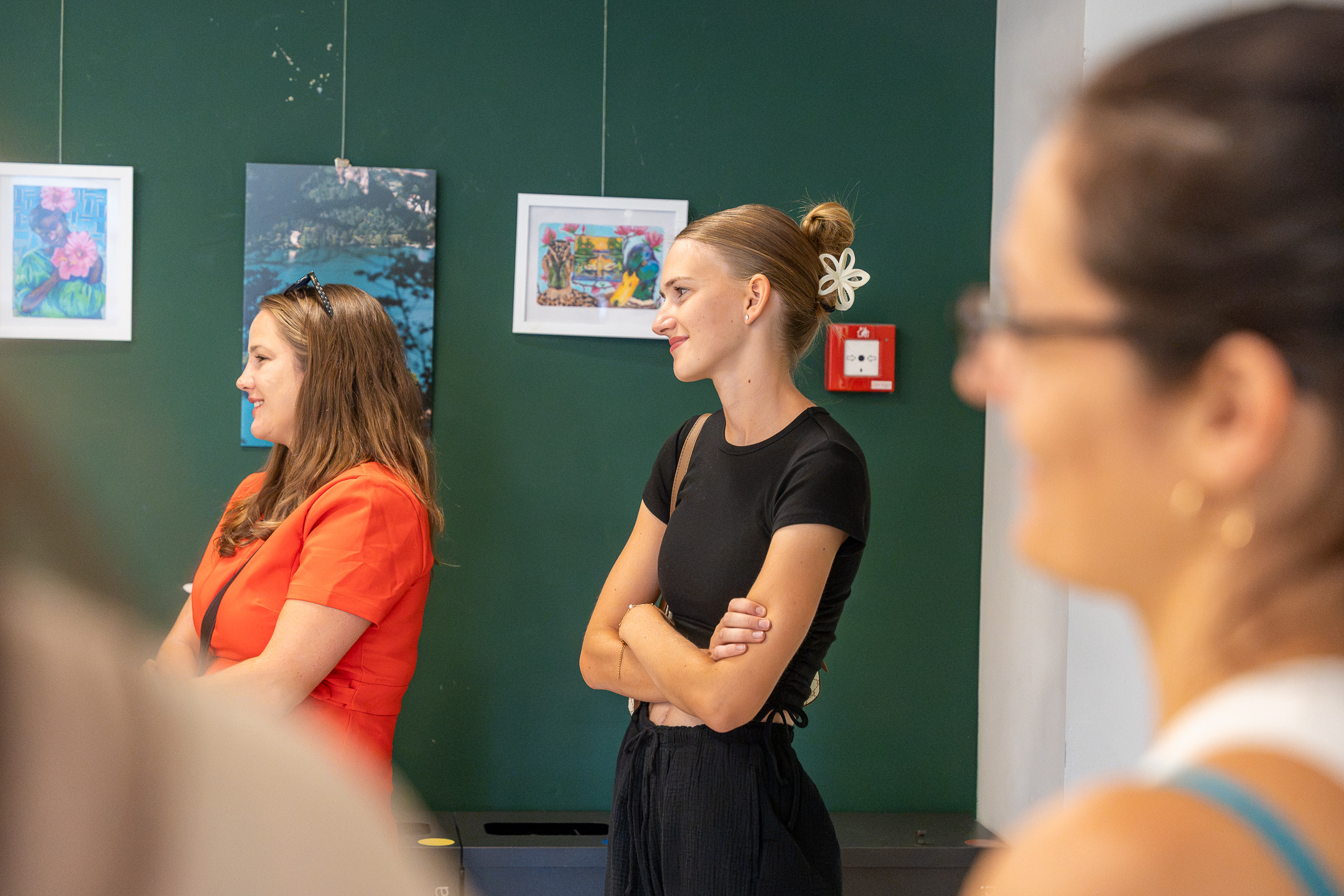 Čustven večer v MC Brežice: Otvoritev razstave »Anthology of a Volunteer«