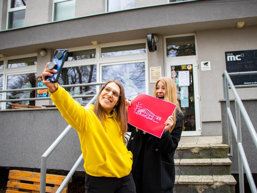 Dodatni komunikacijski material - Iva Davidovič