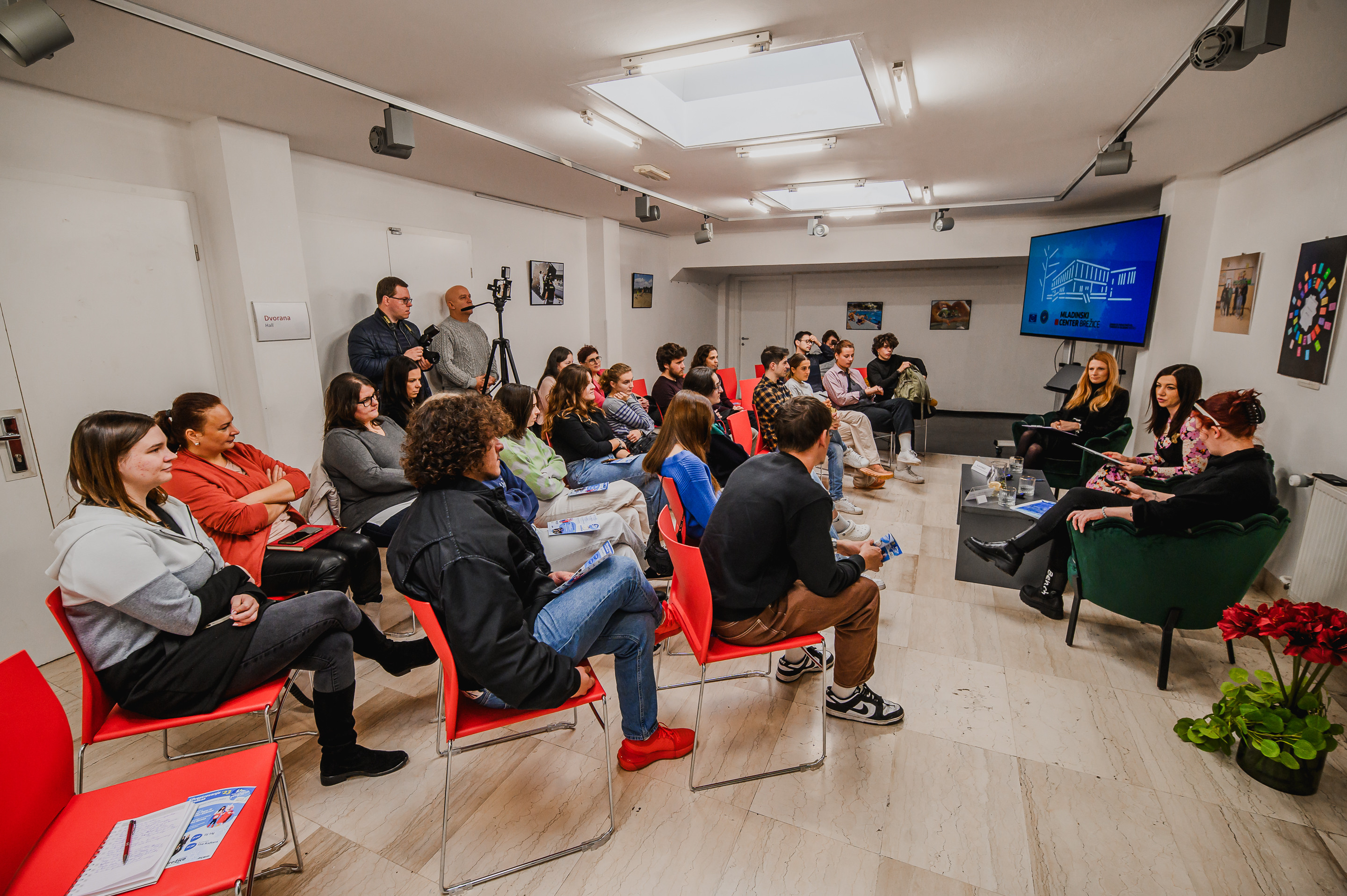 Inovacije in mednarodno sodelovanje za boljšo prihodnost mladine