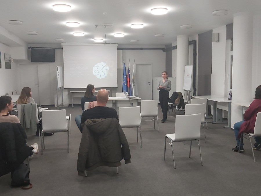 Komunikacija, ki gradi (za)upanje - Monika Legnar (predavanje)
