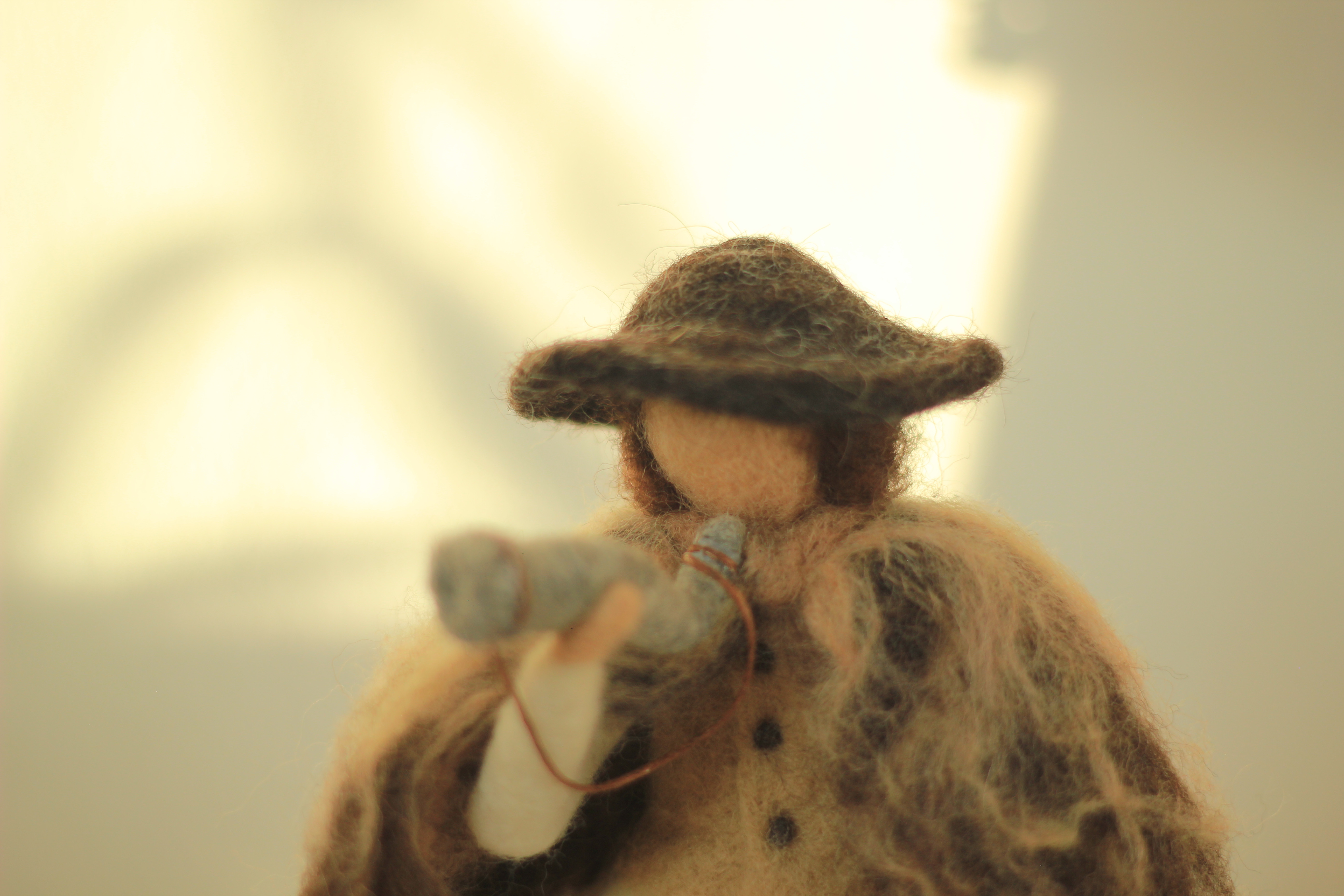 Oblačilna dediščina v polstenih figurah