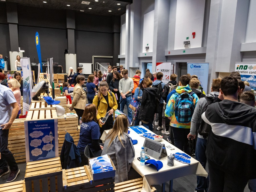 POJNT - središča za krepitev podjetniških kompetenc mladih