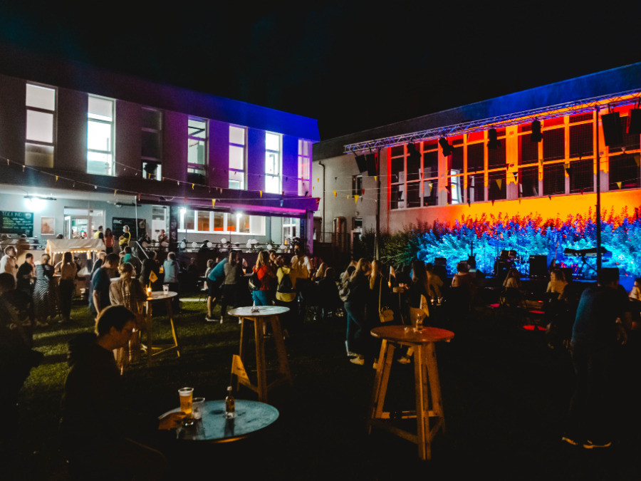 Poletje v parku: koncert Joker out