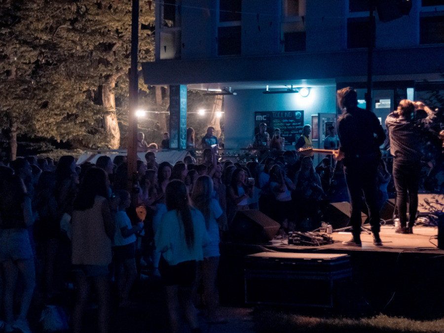 Poletje v parku: koncert Joker out