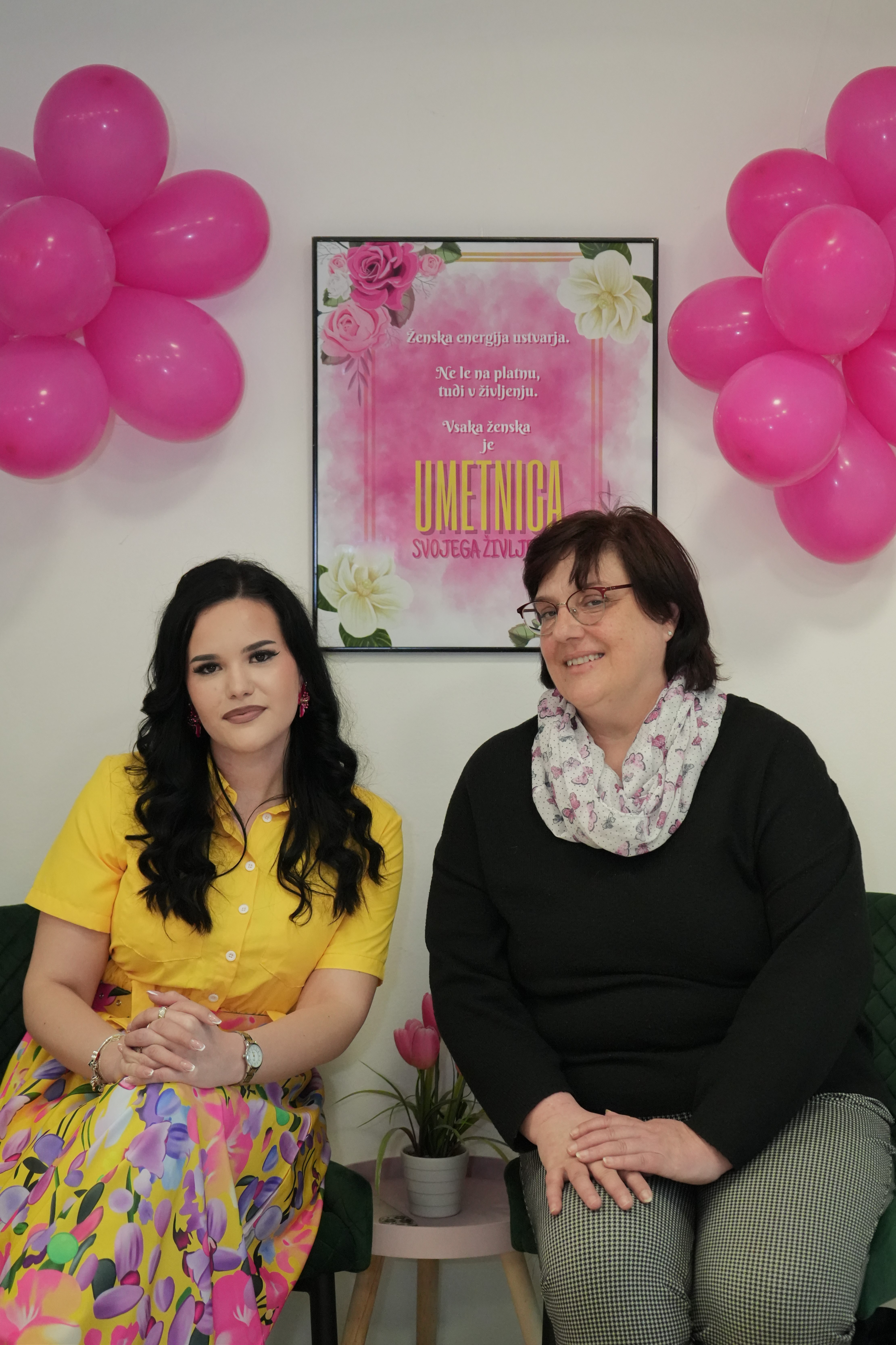 V avli MC Brežice zaživela razstava Umetnica svojega življenja