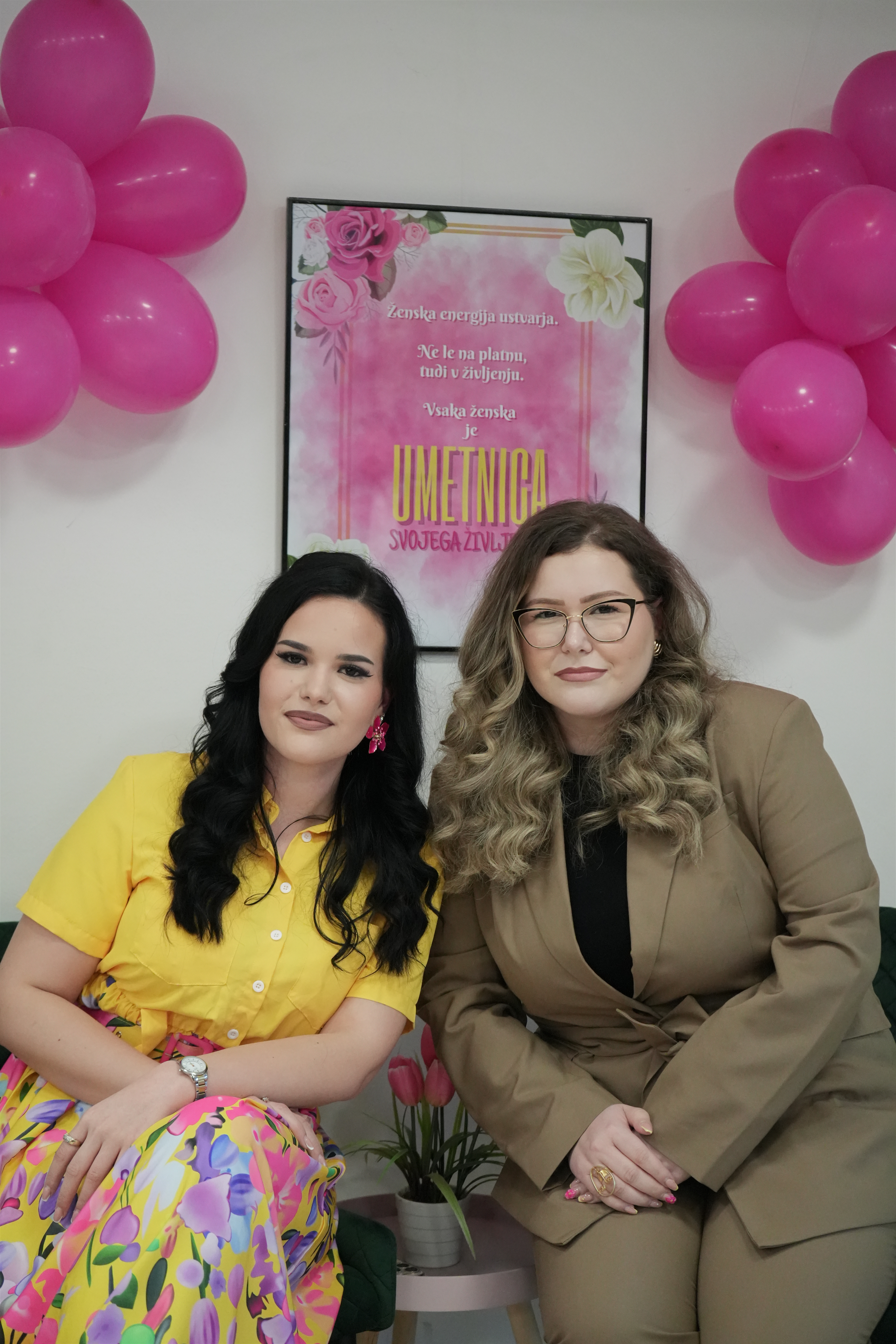 V avli MC Brežice zaživela razstava Umetnica svojega življenja