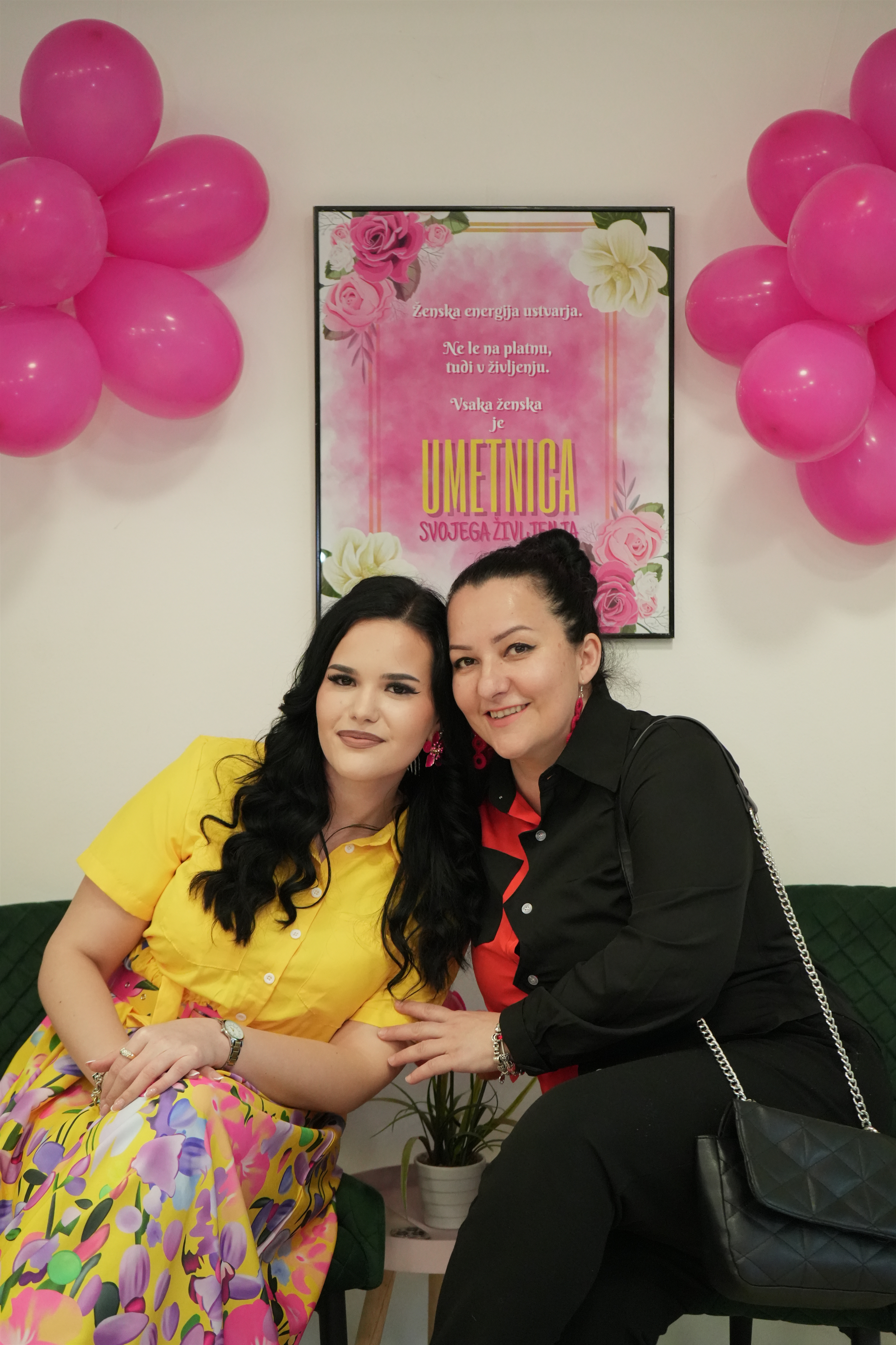 V avli MC Brežice zaživela razstava Umetnica svojega življenja