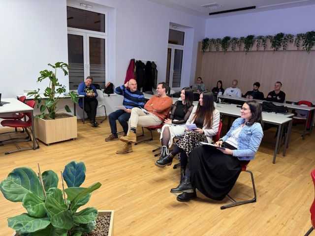 Osem idej, en oder in iskren feedback