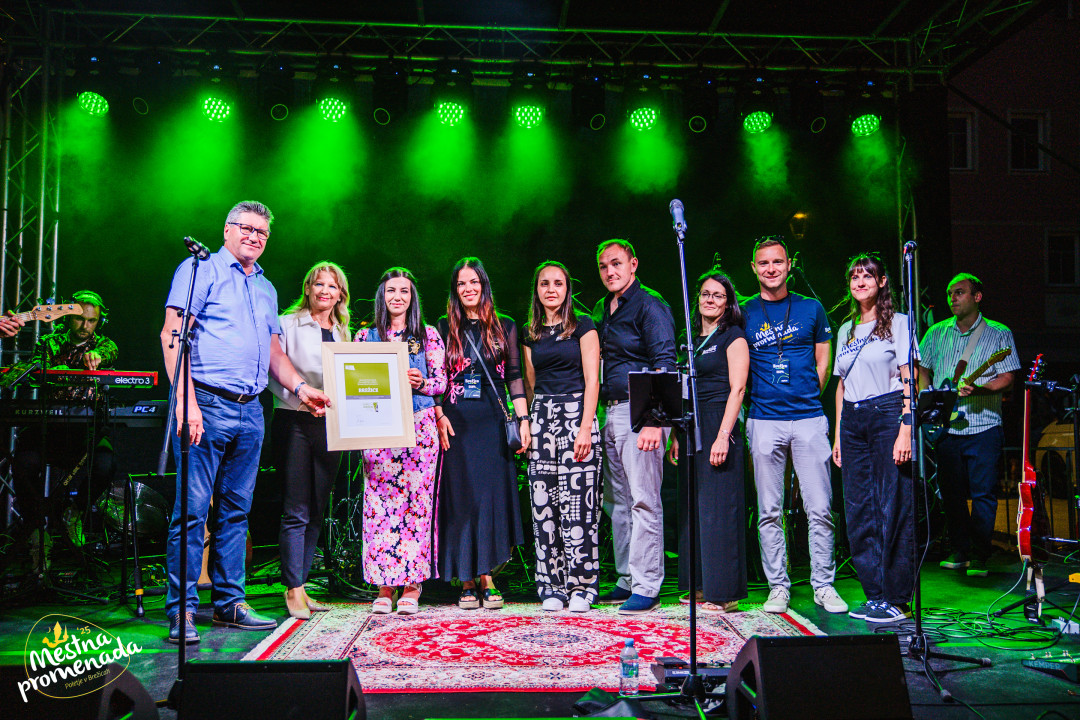 Otvoritveni večer Mestne promenade Brežice 2025 zaznamovalo prestižno priznanje Slovenia Green Destination Platinum