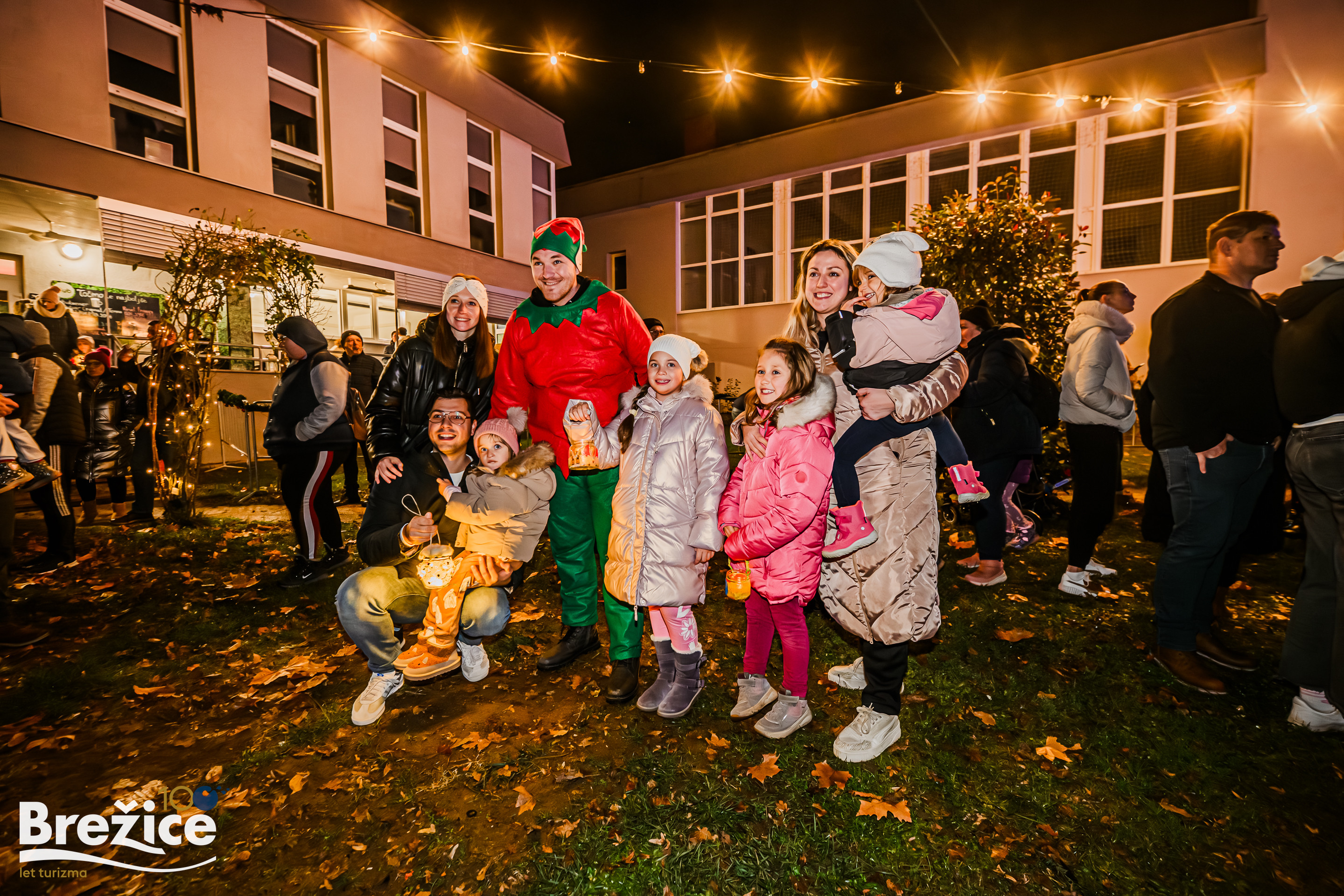 Pohod z lučkami in Prižig prazničnih lučk v Brežicah 2025
