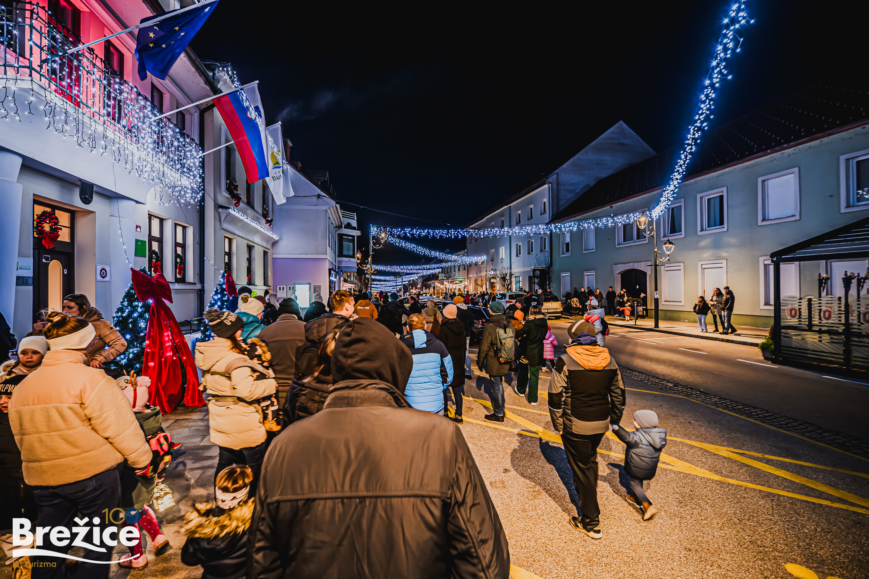 Pohod z lučkami in Prižig prazničnih lučk v Brežicah 2025