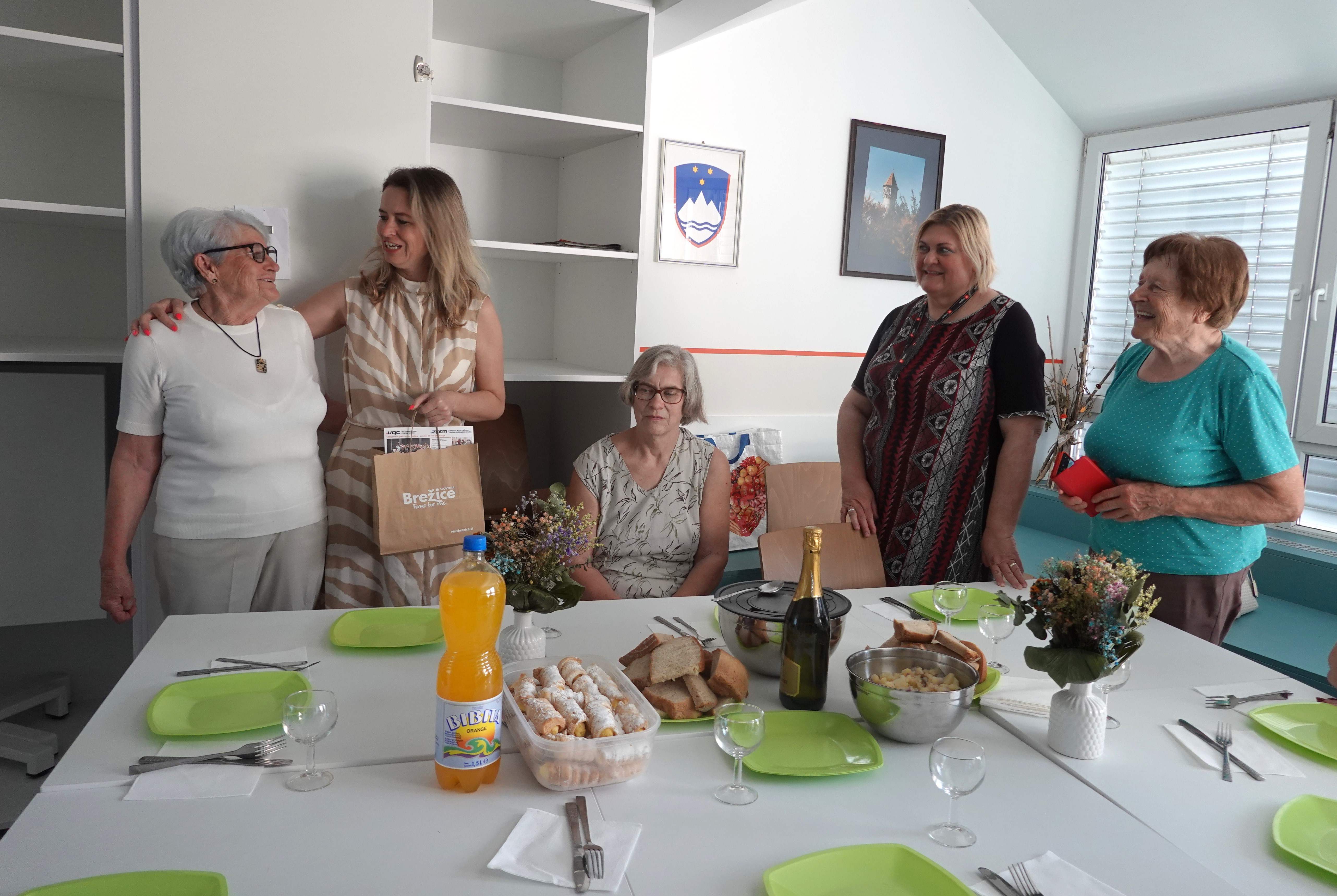 Metka odhaja, vez(eneje) ostaja