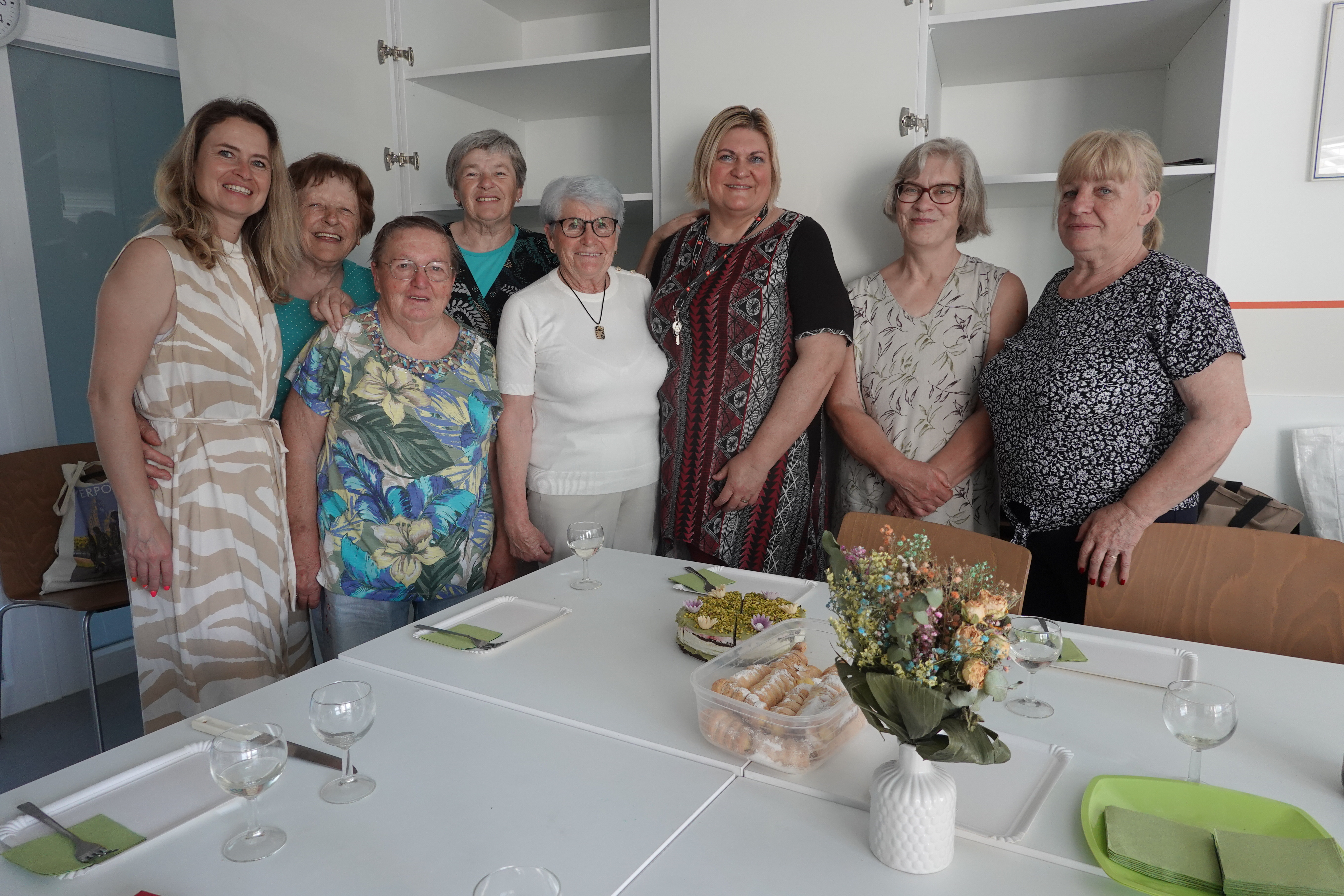 Metka odhaja, vez(eneje) ostaja