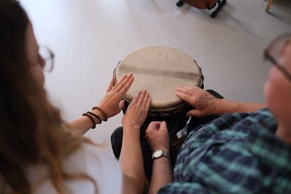 Pevski zbor za osebe z demenco in njihove svojce