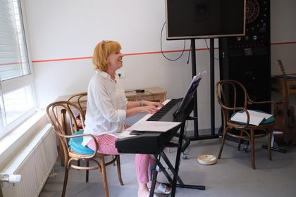 Pevski zbor za osebe z demenco in njihove svojce