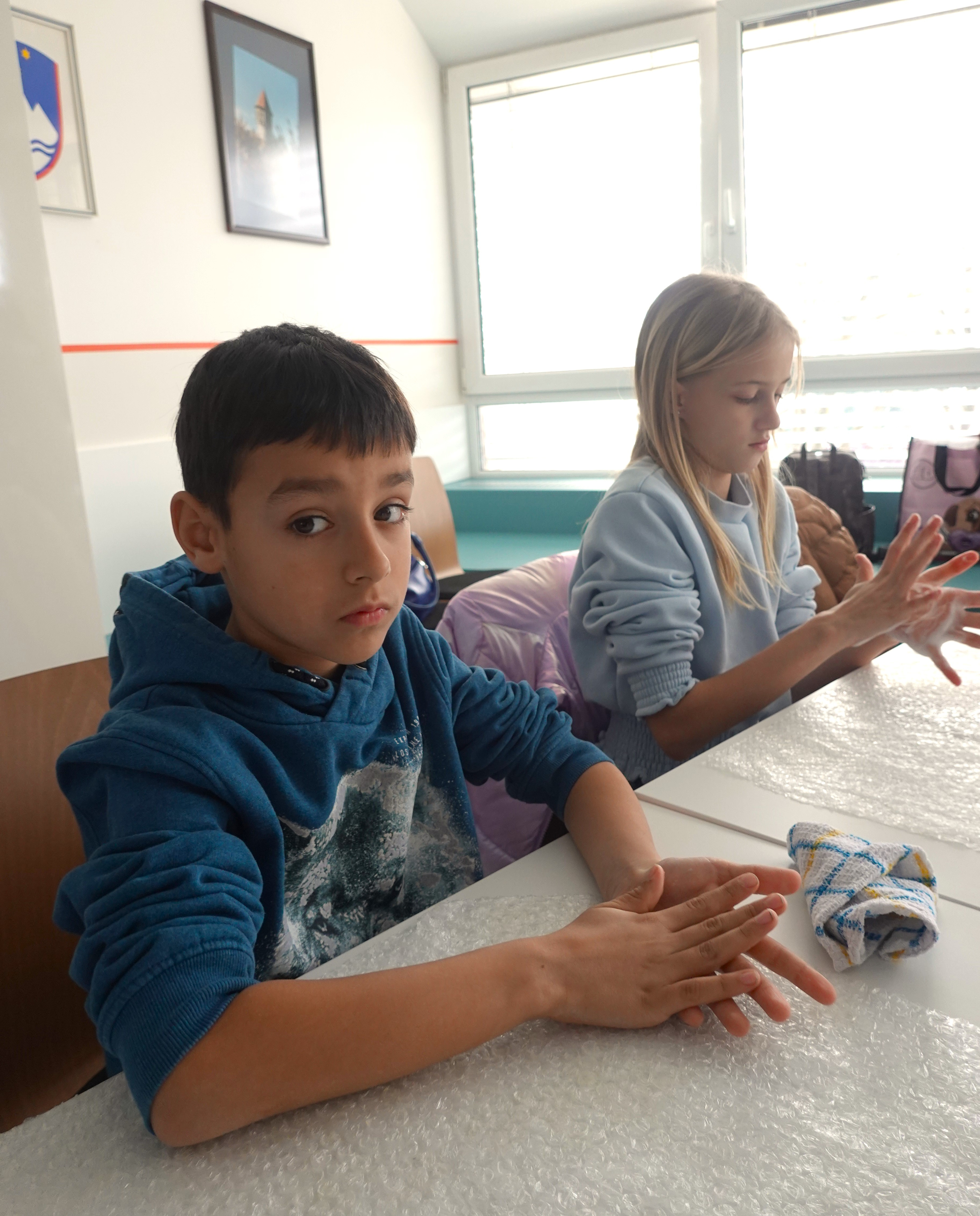 Polstenje mavričnih ogrlic