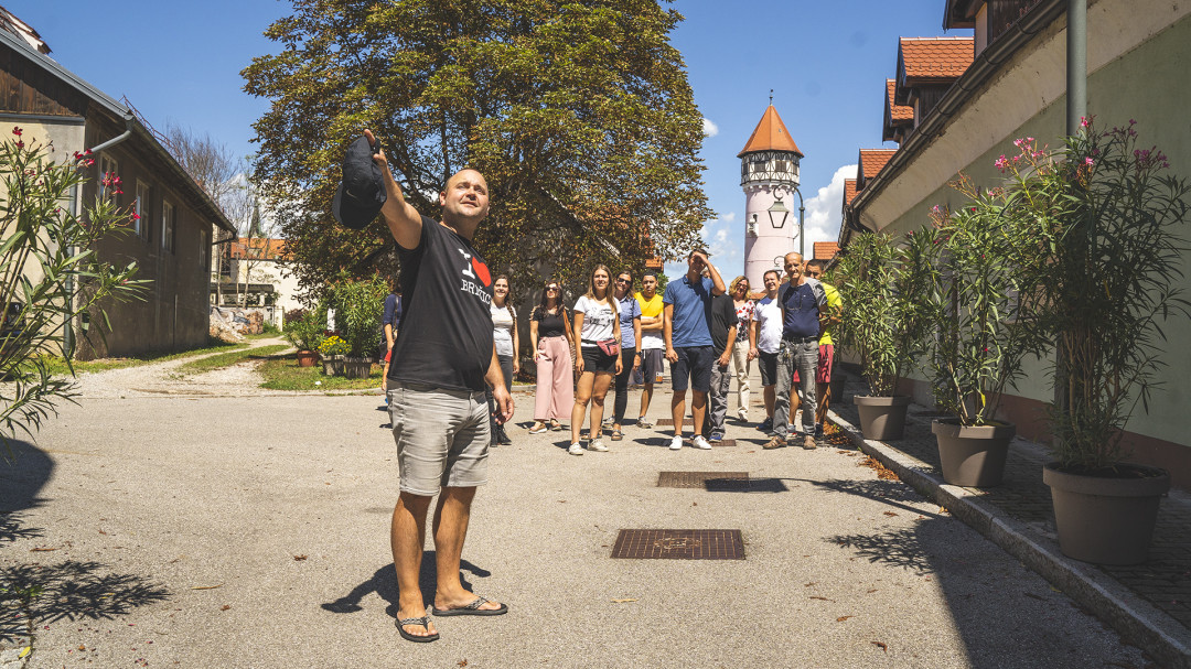 11. TEKMOVANJE ZA TURISTIČNEGA VODNIKA