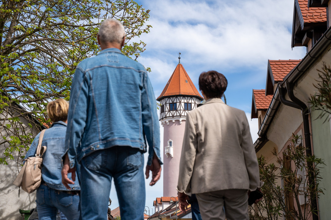 Along the path of love with a guided tour of the Water Tower
