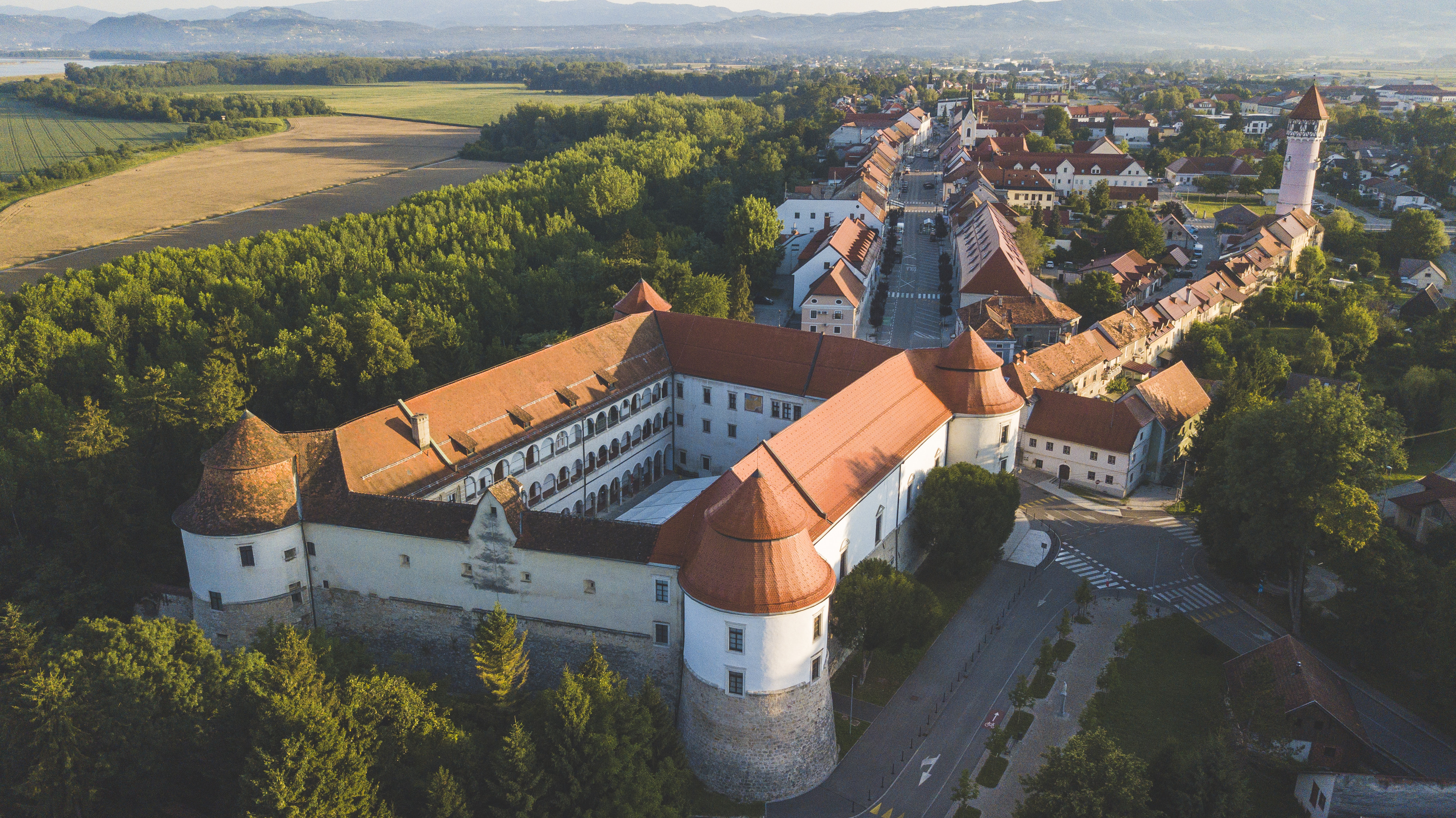 Brežice v treh dejanjih – stolp, film in kulinarika
