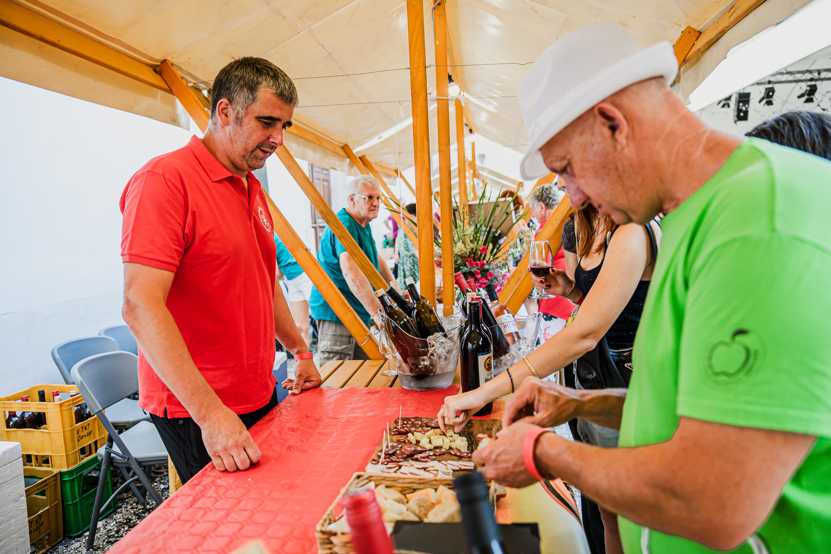 Brežice znova zadišale po kruhu, vinu in domačih salamah