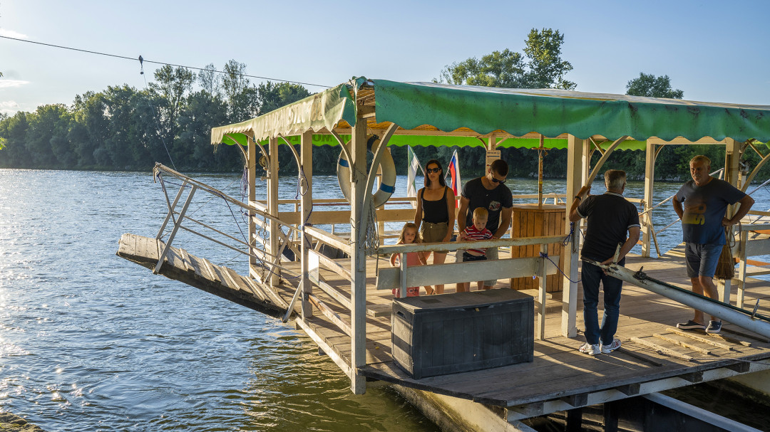 Cabble ferrying heritage in Mostec