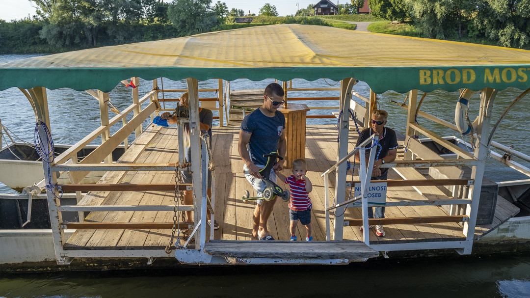 Cabble ferrying heritage in Mostec