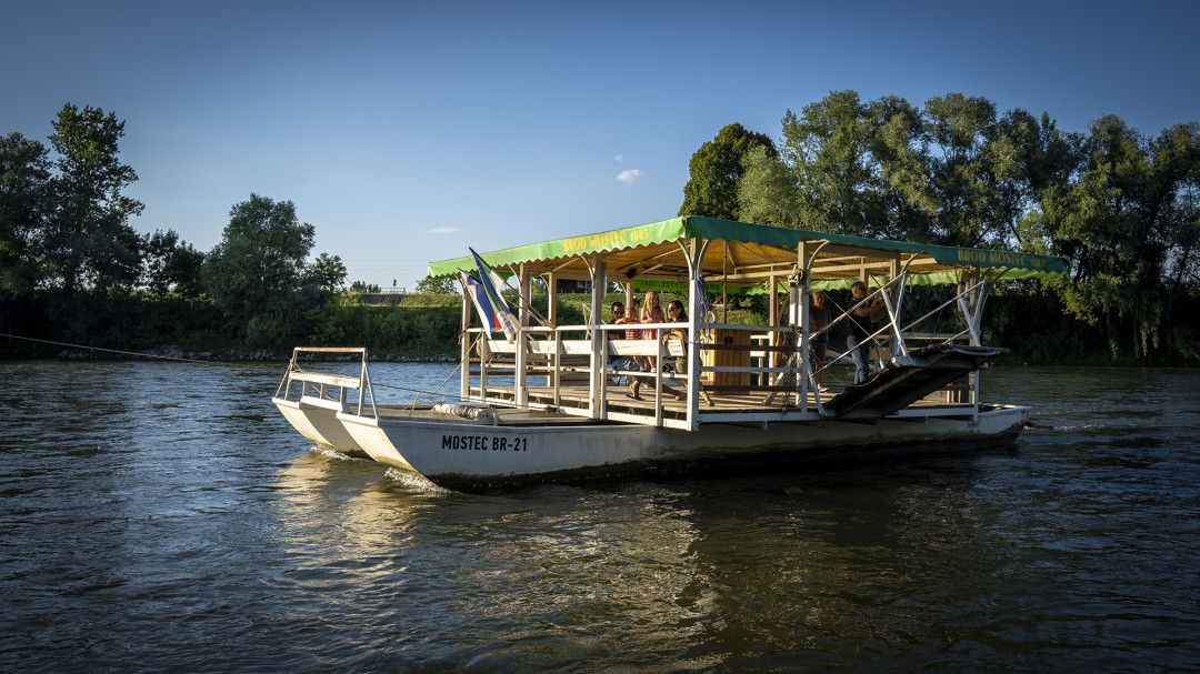 Cabble ferrying heritage in Mostec