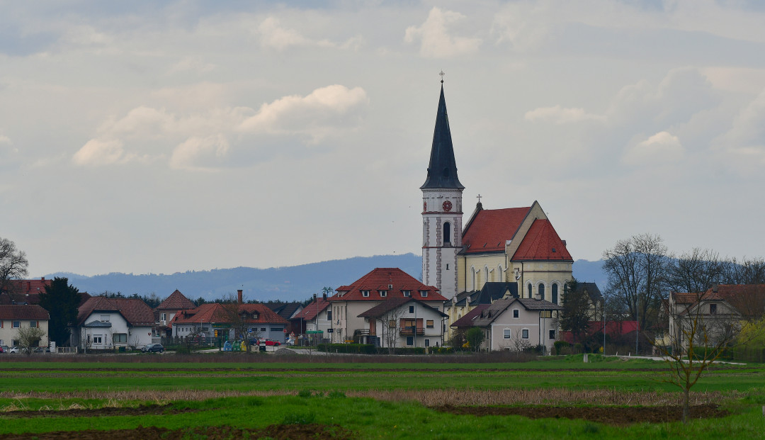 Cerkev Imena Marijinega Dobova