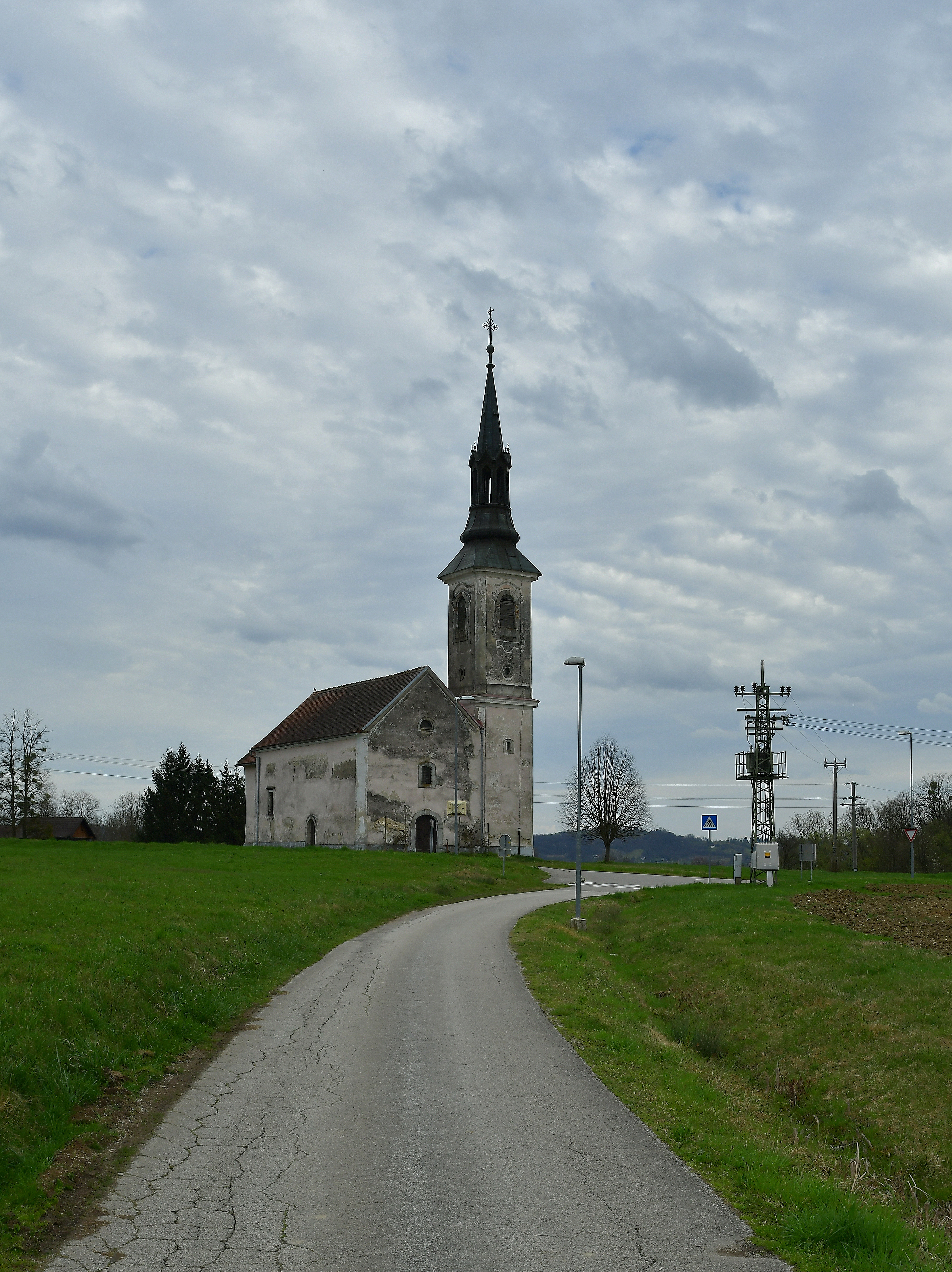 Cerkev sv. Trojice, Kapele