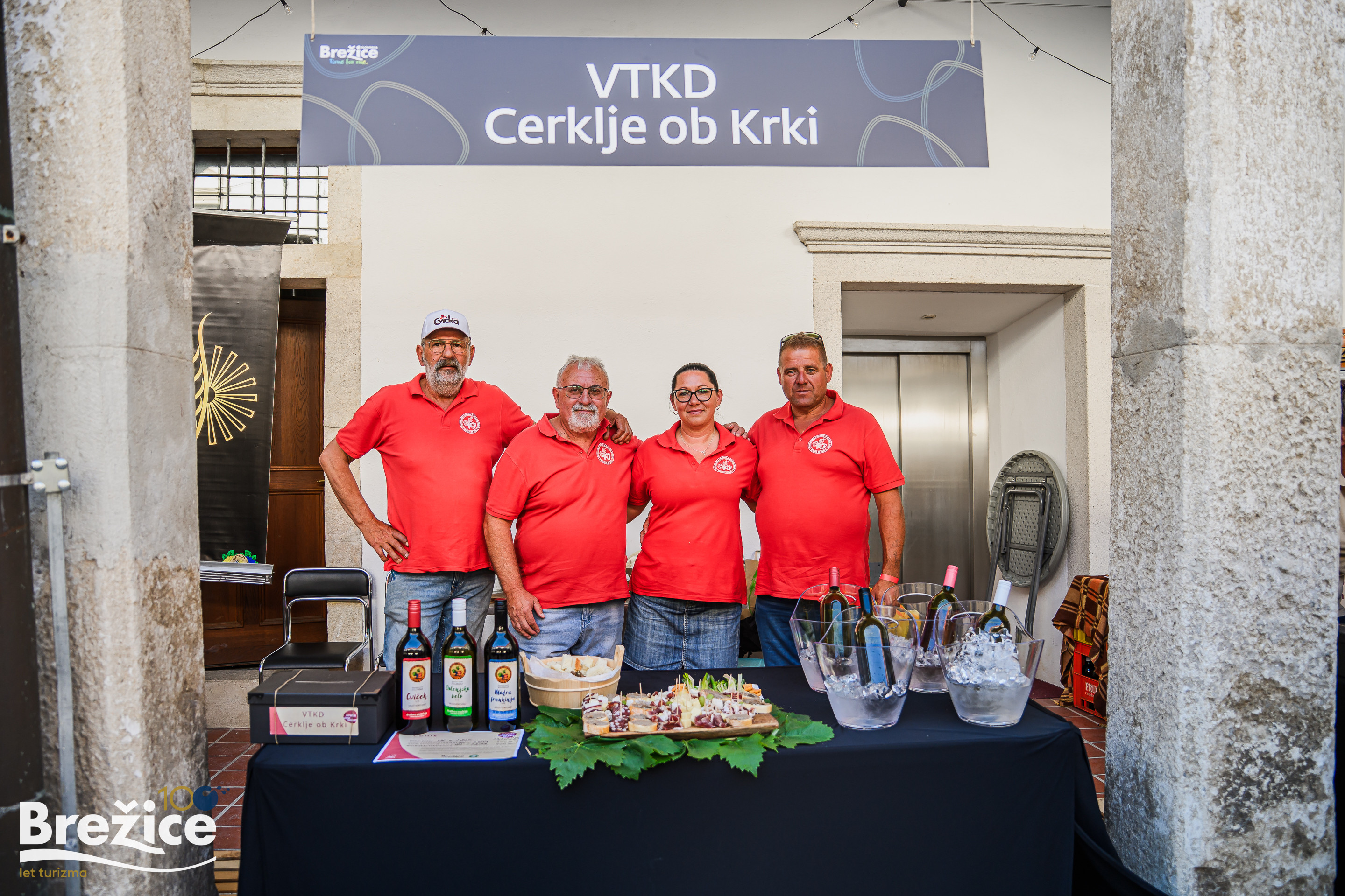 Dan kruha, vina in salam zopet napolnil grajsko dvorišče