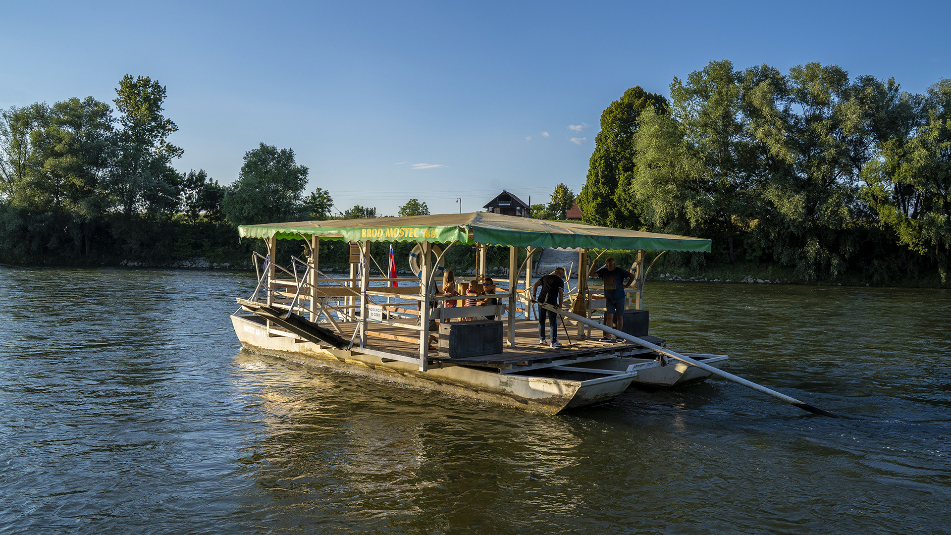 Dediščina brodarstva in Mostec