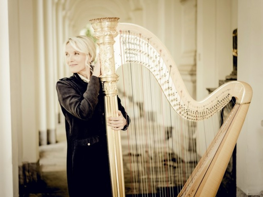 Dve harfi: Mojca Zlobko Vajgl z gostjo Marion Ravot