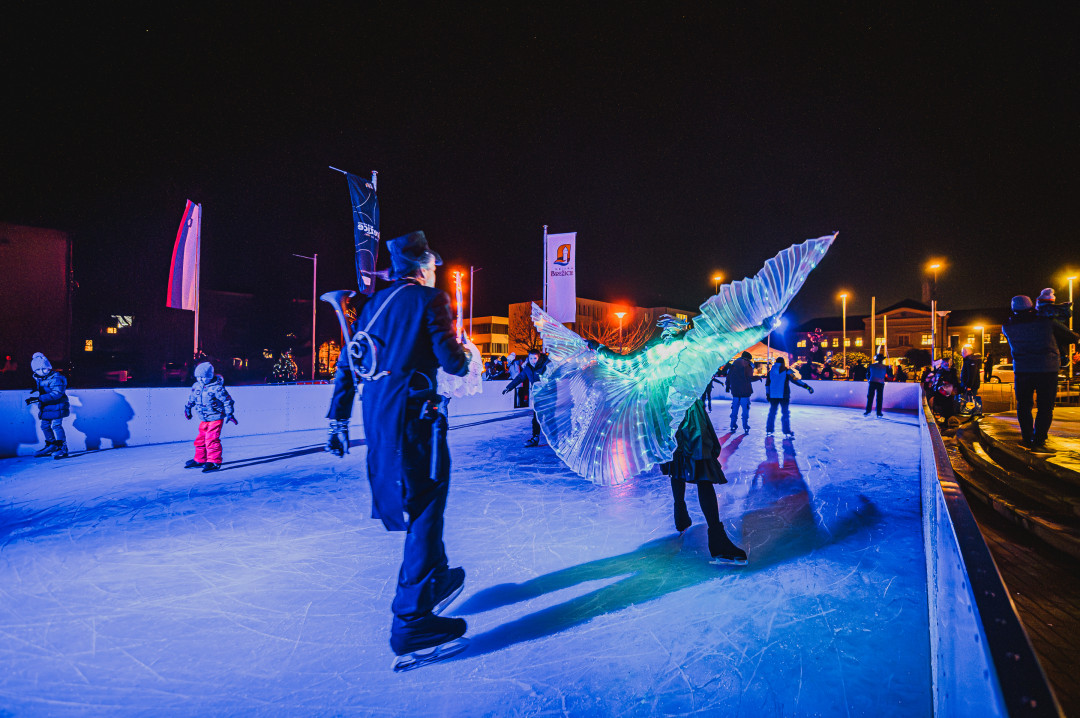 Hoops dance: Ledena svetloba