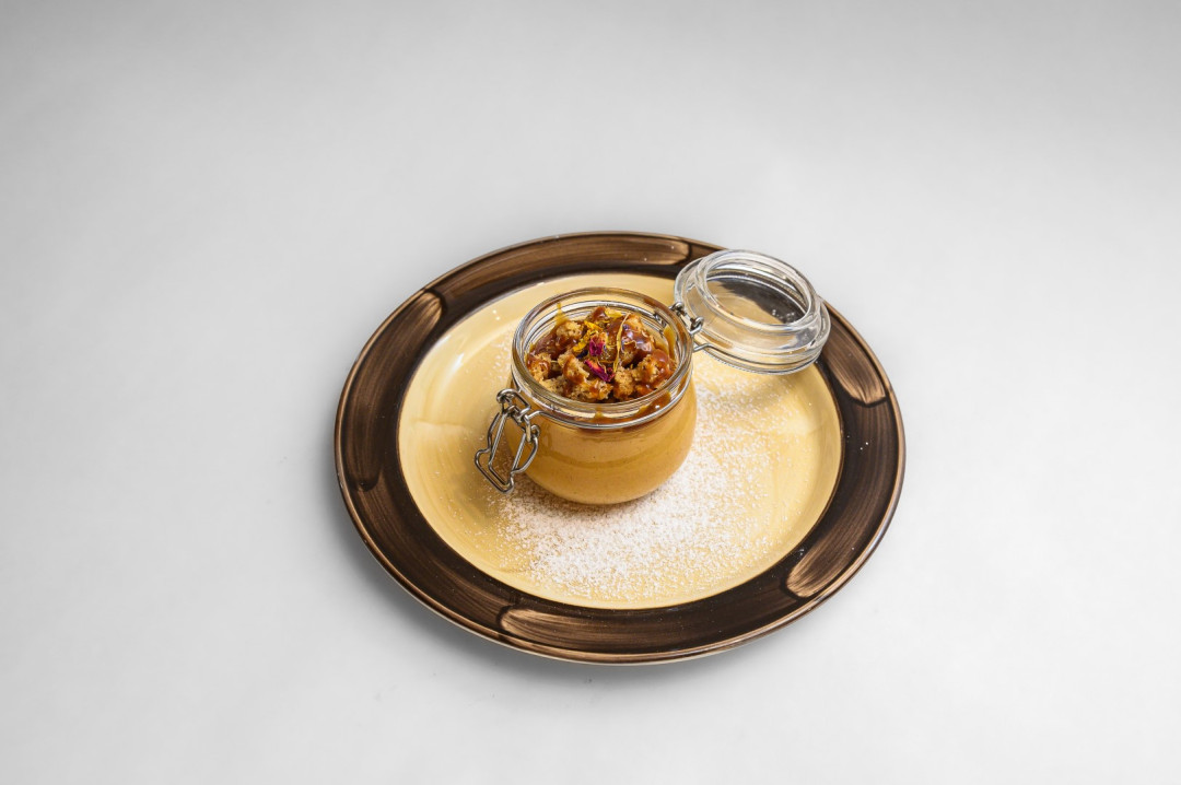 Jabolčna strjenka z orehi