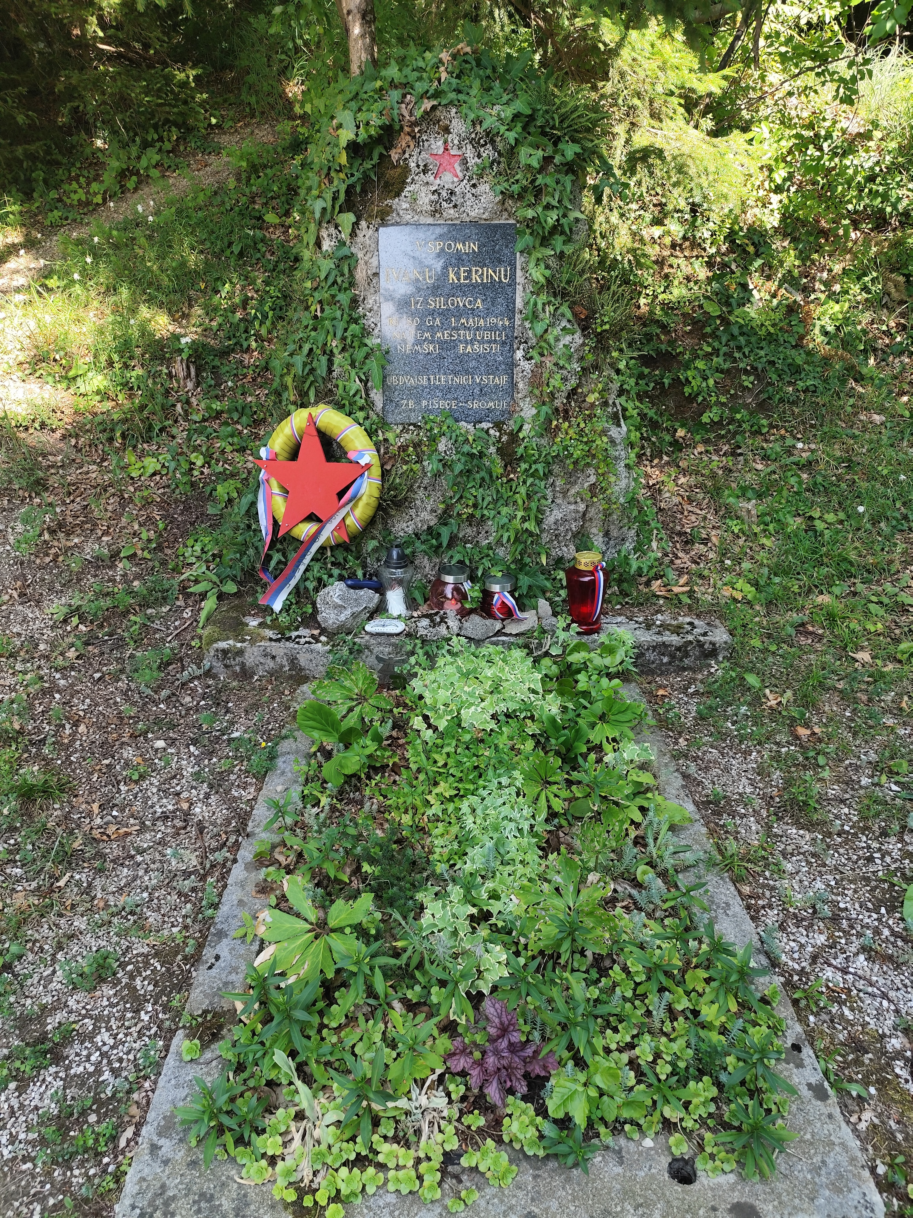 Kerinov spomenik in Omerzlov križ, Osredek pri Podsredi